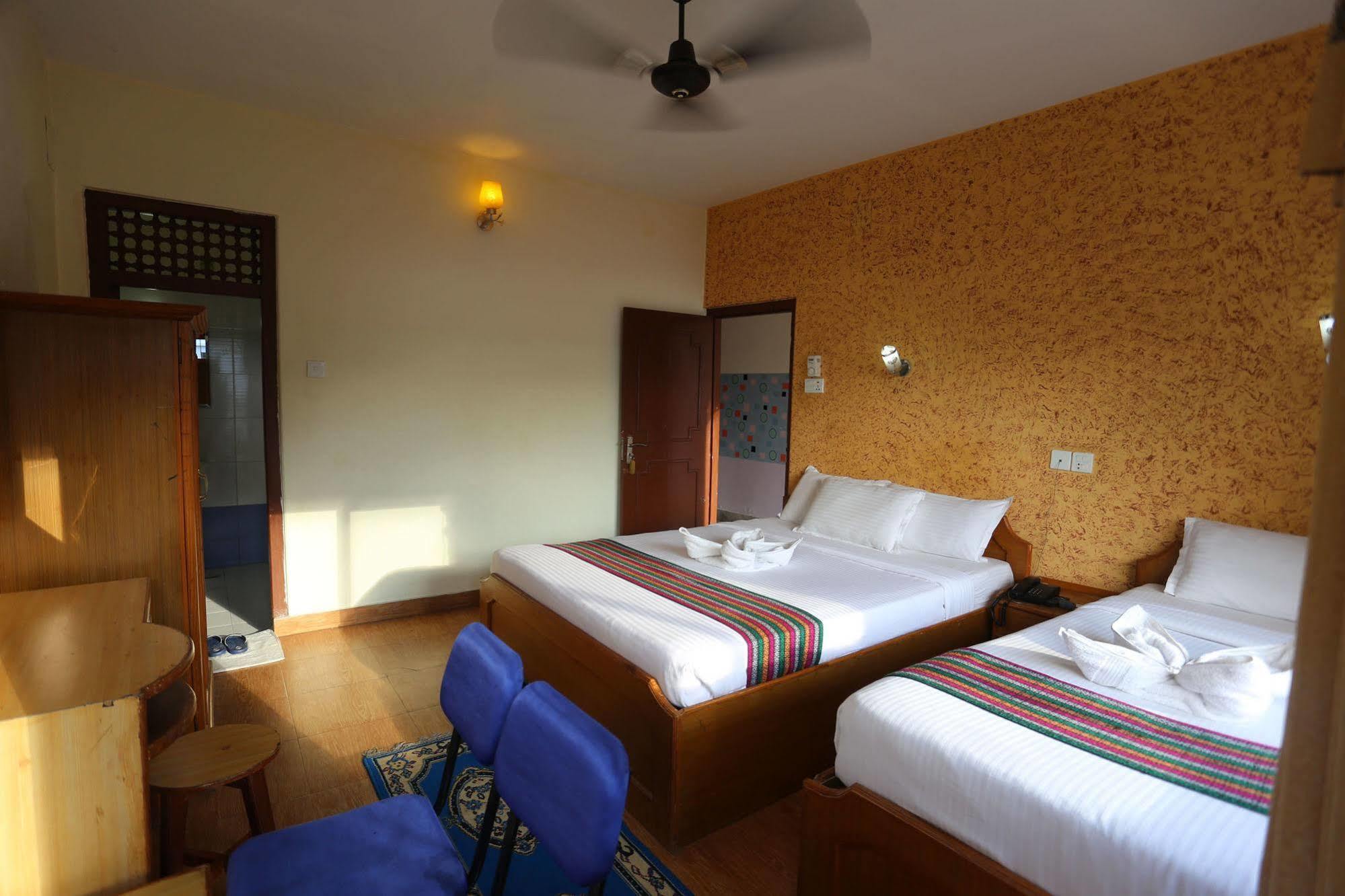 Golden Gate Hotel Ποκάρα Εξωτερικό φωτογραφία