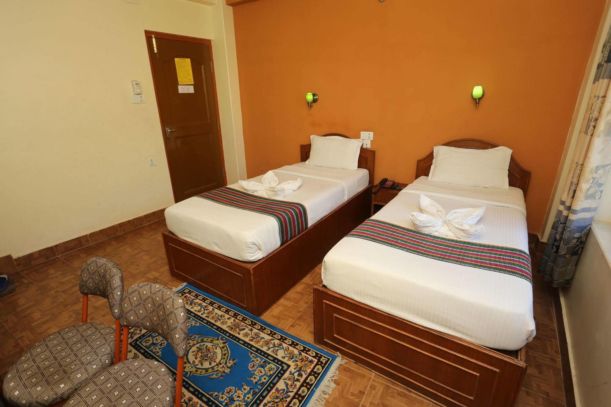 Golden Gate Hotel Ποκάρα Εξωτερικό φωτογραφία