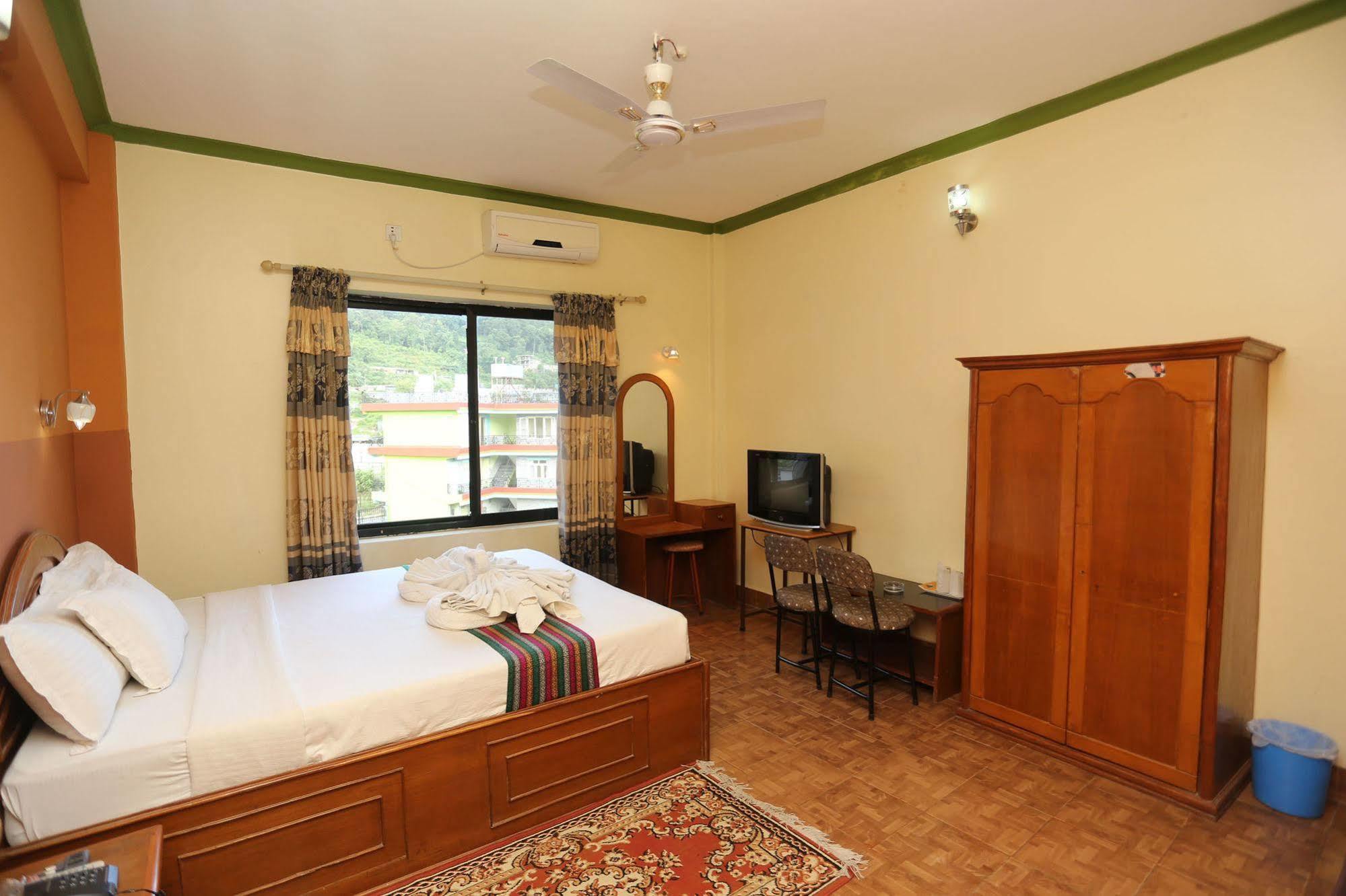 Golden Gate Hotel Ποκάρα Εξωτερικό φωτογραφία