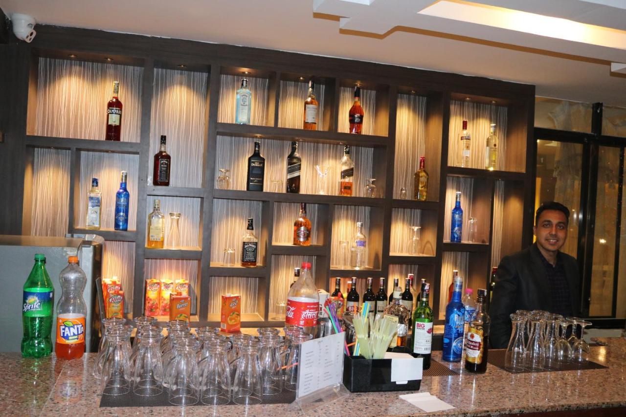 Golden Gate Hotel Ποκάρα Εξωτερικό φωτογραφία
