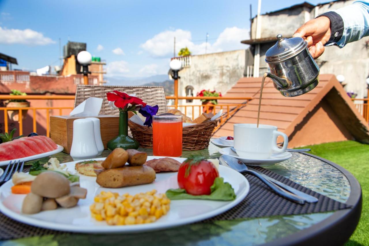 Golden Gate Hotel Ποκάρα Εξωτερικό φωτογραφία