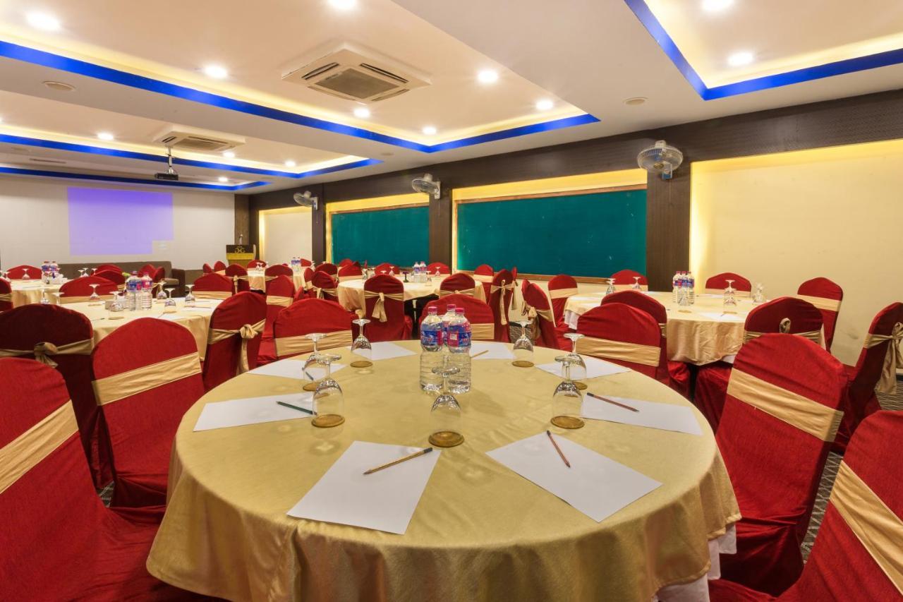 Golden Gate Hotel Ποκάρα Εξωτερικό φωτογραφία