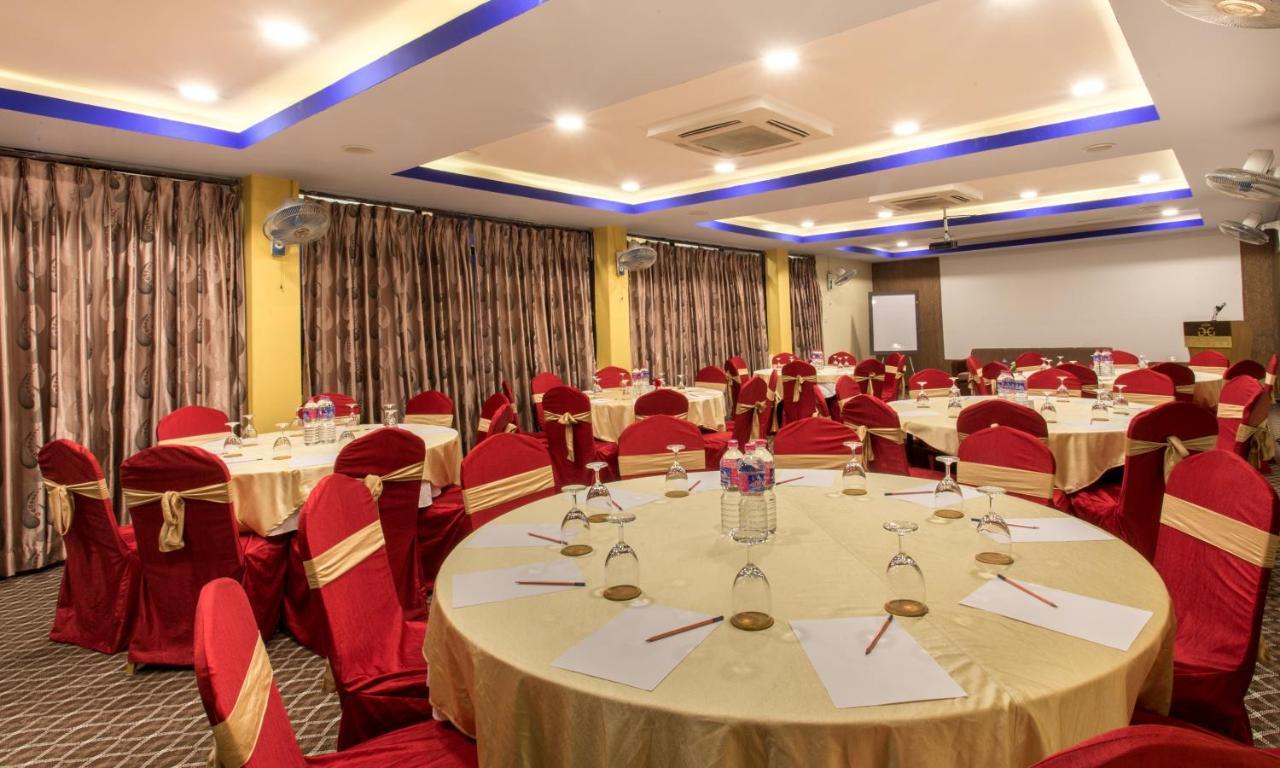 Golden Gate Hotel Ποκάρα Εξωτερικό φωτογραφία